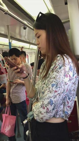 22744b2q1d3x22mv.jpg