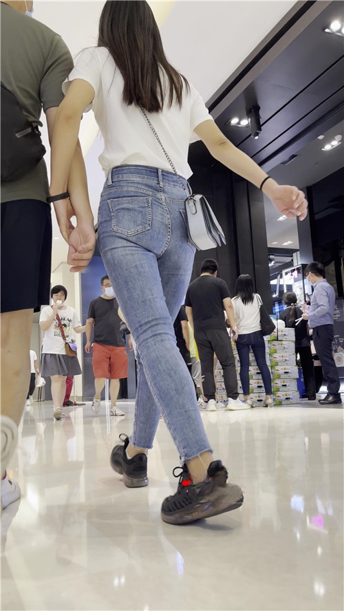 15697li2jl3hsmqv.jpg