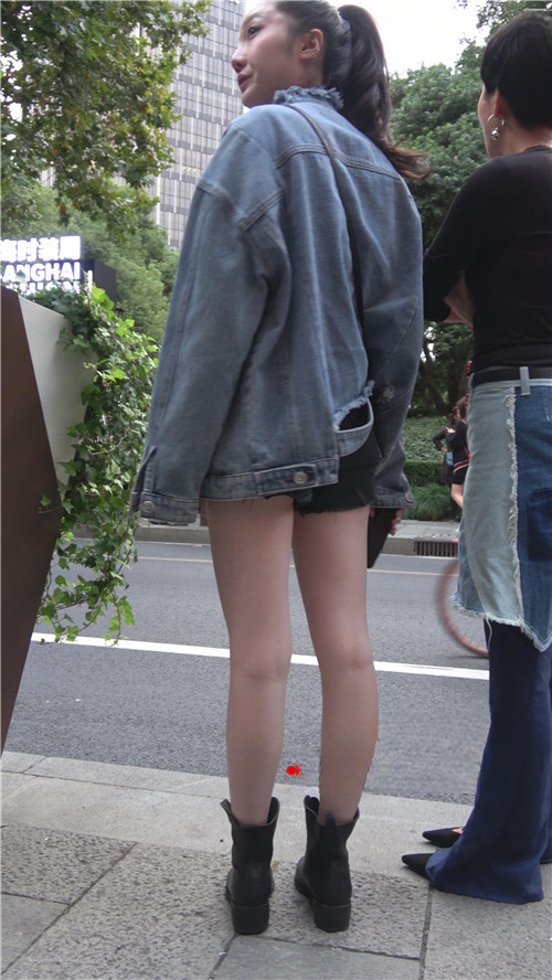 9964loe0vhr15zm.jpg