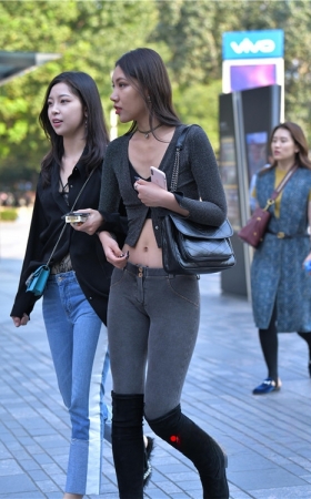 牛仔小蛮腰美女(76P)
