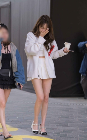 笔直美腿美女 [26P]