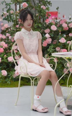 粉裙小美女(87P)