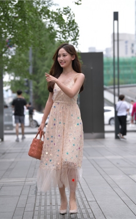 漂亮的连体裙美女(95P)