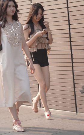 热裤小姐姐(145P)
