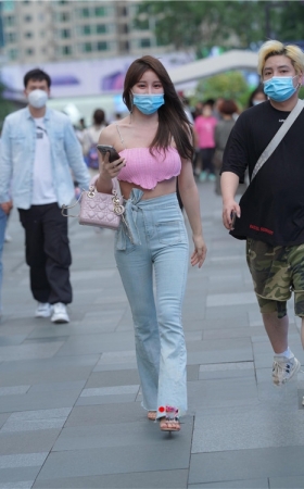红唇浅牛美女(100P)