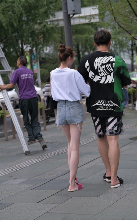 笔直的热裤美腿女友3A1332[452M]