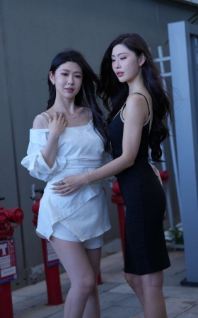 闺蜜间的黑白搭配 [50P-904MB]