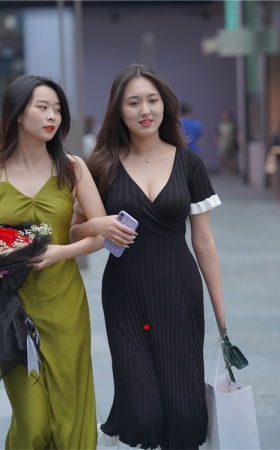 黑色长裙小姐姐【套图+视频】