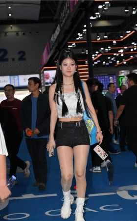 亮丝美女(53P)