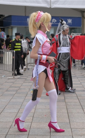 cos护士妹子(70P)