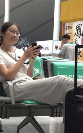 紧身黑短裤美眉MJ476