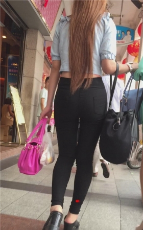 长发黑紧裤