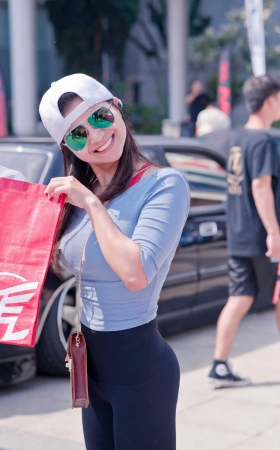 2019东莞改装车之俊俏女老板 [12P]