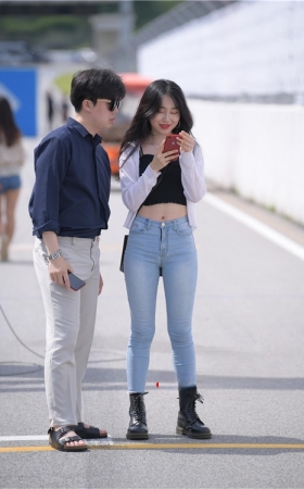 街拍露腰的牛仔小姐姐(43P)