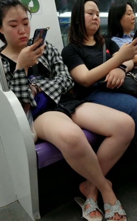 被搭讪的极品肉丝白色包屯裙美女套图3A047[420P-2.87G]
