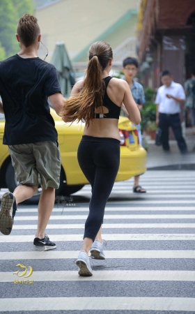 晨练的外国妹子（12P） [12P]