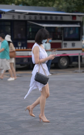 银色高跟丝袜美女3A1600[566M]