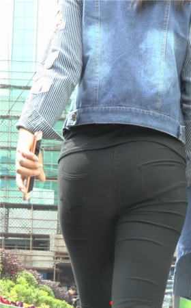 黑裤紧身牛仔小妹