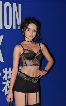 性感的吊带小妹(73P)