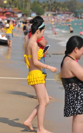 醒目的黄色泳装  青春靓丽的酮体 [13P]