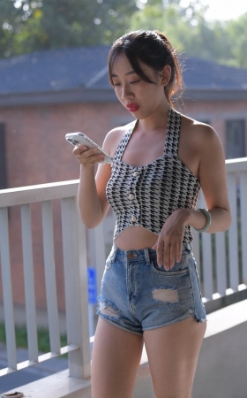 牛仔热裤美女MJ3242