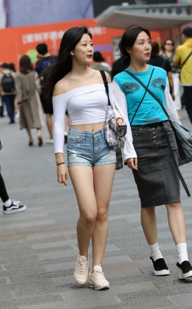 性感抹胸装牛仔短裤美女 [19P]