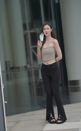 黑色喇叭裤长腿美腿香肩 [29P-333MB]