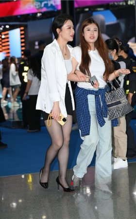 黑丝美女(73P)