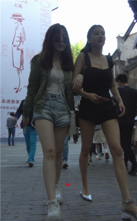 漂亮的黑色气质美女