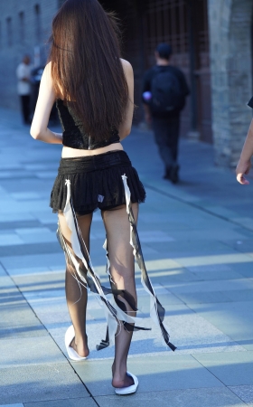 逛街黑丝小美女