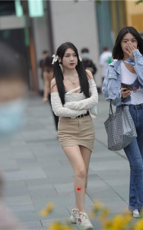 双马尾小美女(56P)