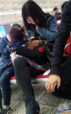 4k超清，候车室内美艳的黑色裤袜美女
