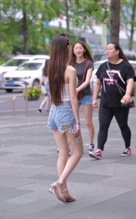 性感的热裤美腿女友3A1586[596M]