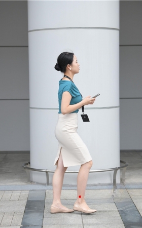 制服包屯裙美眉(57P)
