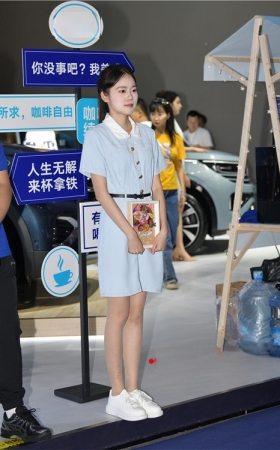 蓝裙前台美女(28P)