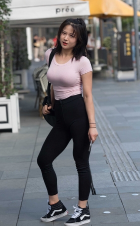 背包的美女 [16P]