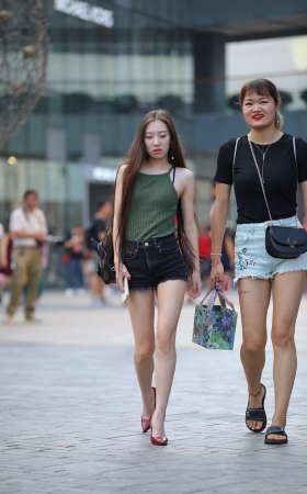 短裙，肉丝，美腿小姐姐3A1517[295M]