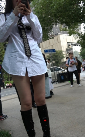 黑色高靴气质小姐姐