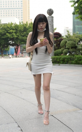 白色包屯裙小妹MJ1180
