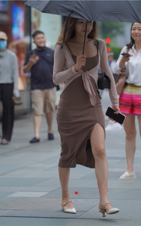 打着伞的美女(36P)