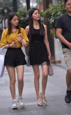 连衣裙美女 [11P]