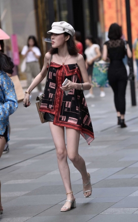长腿露背美女 [15P]