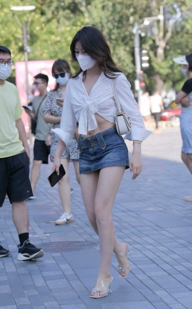牛仔短裙美女 [21P]