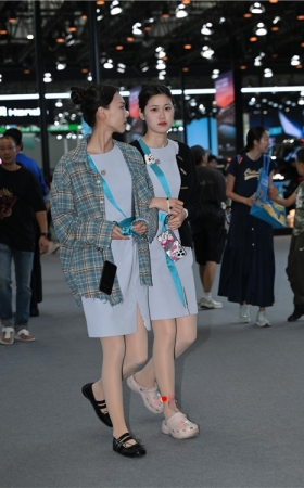 两个礼仪小姐姐(43P)