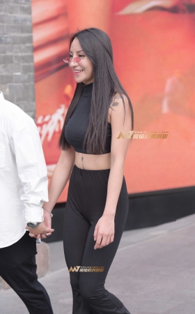 甜美的小姐姐 [16P]