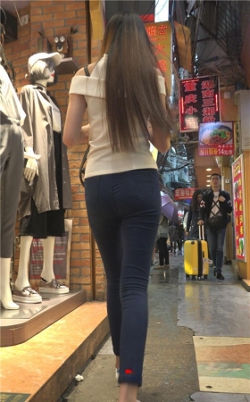 长发齐腰妹子