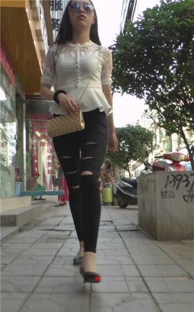 黑裤小妹