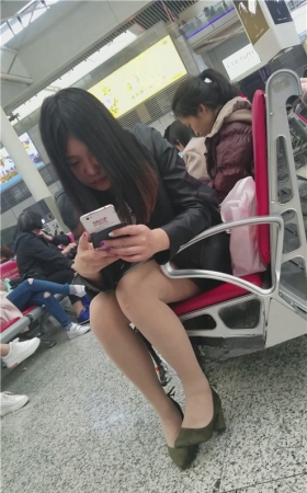 皮衣肉丝小妹