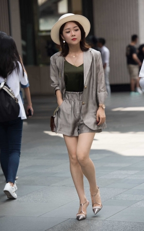 青春长腿美女 [11P]