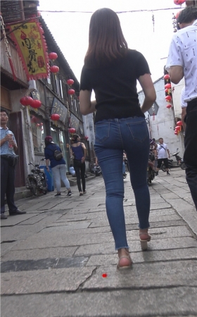 牛仔裤小姐姐